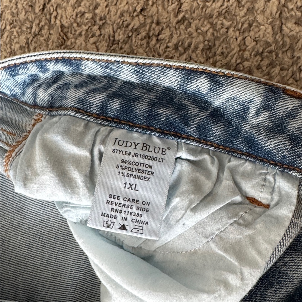 Judy Blue Faded Light Blue Distressed Denim Shorts size 1XL - Picture 3 of 4